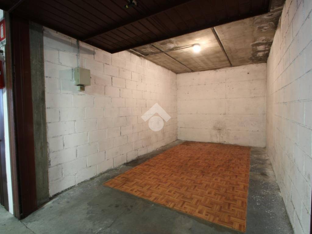 Box / garage a Garbagnate milanese in Via Alessandro Volta, 63 - Foto 3