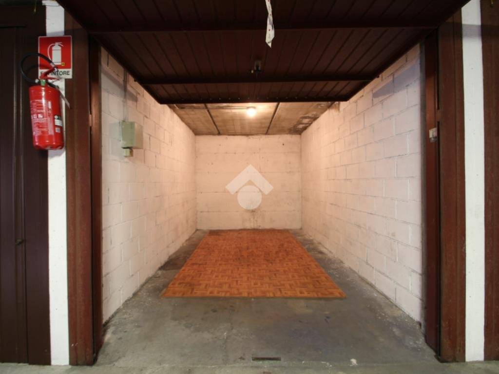 Box / garage a Garbagnate milanese in Via Alessandro Volta, 63 - Foto 5