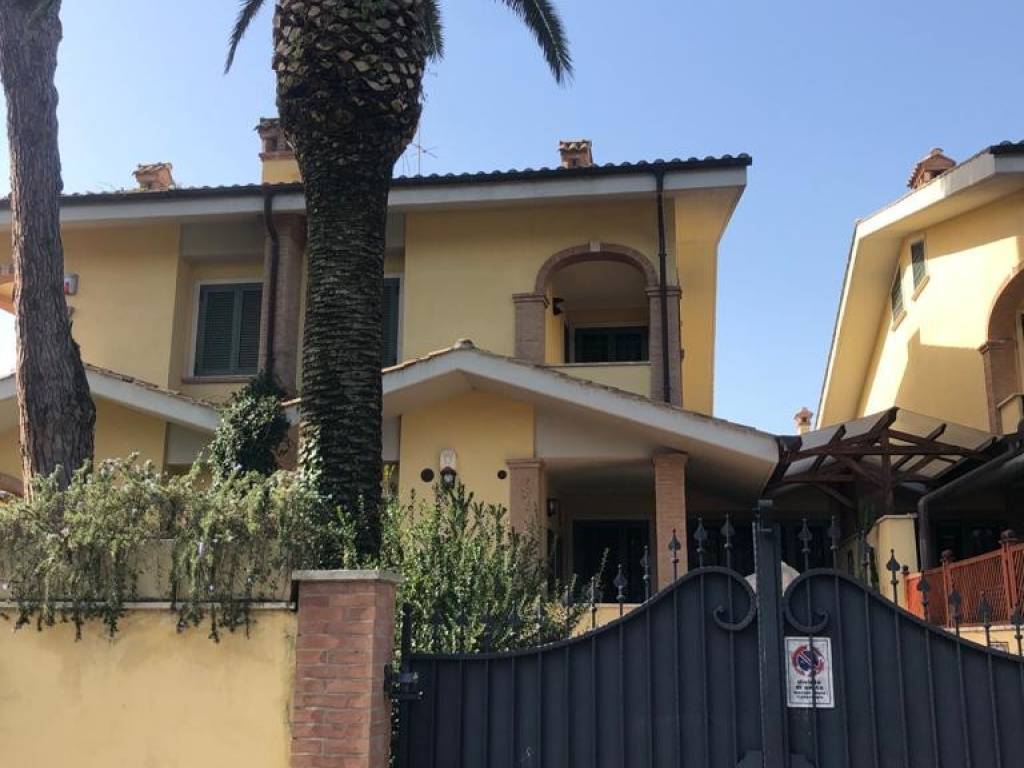 Villa a Fiumicino in Viale Castellammare - Foto 2