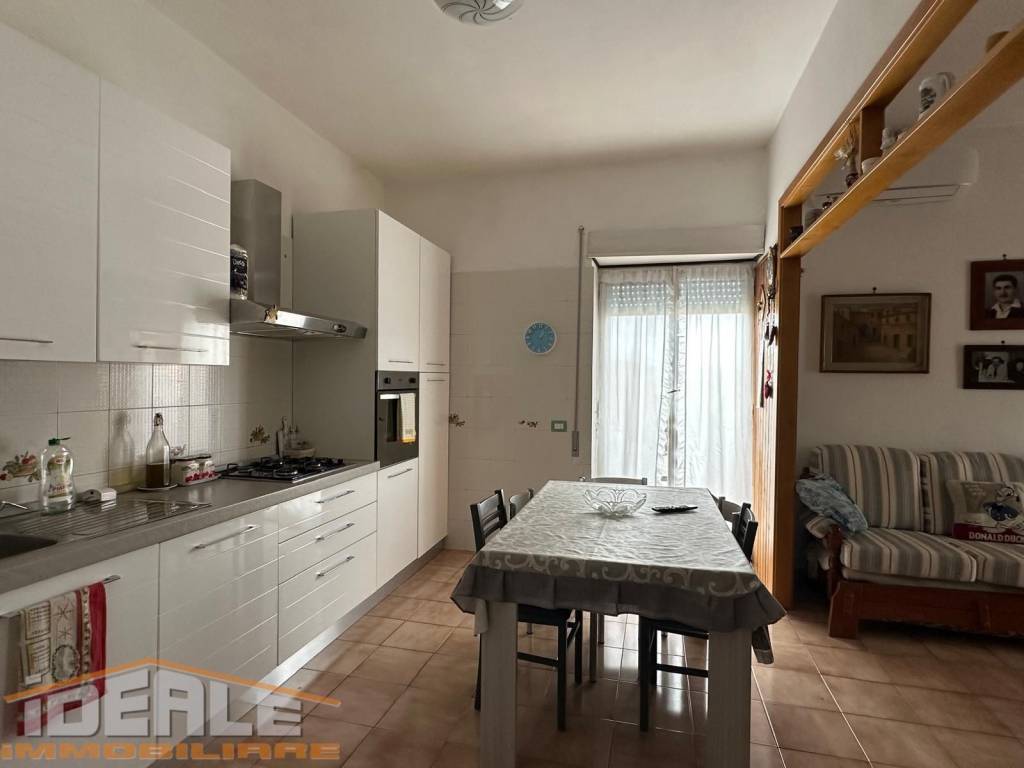 Appartamento a Pomezia in Via Recanati, 24 - Foto 5