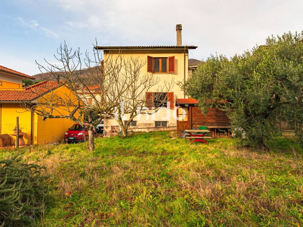 Villa a Montale in Via Cesare Battisti - Foto 2