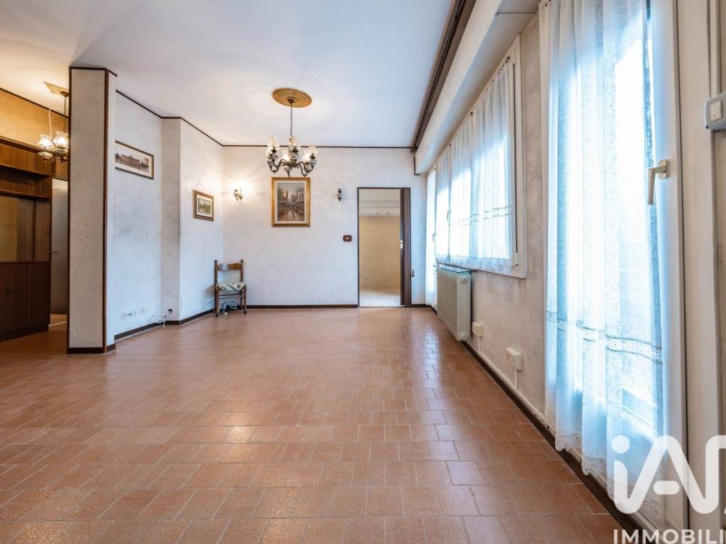 Appartamento a Ferrara in Via Giosuè Carducci, 11 - Foto 2
