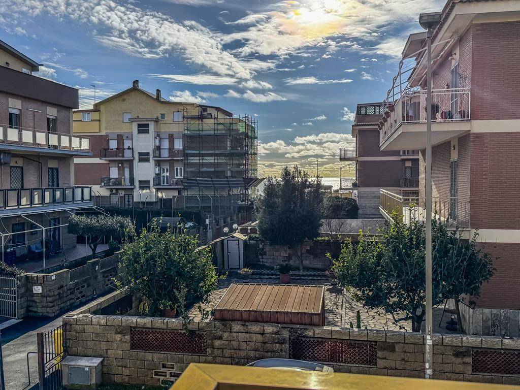 Appartamento a Pomezia in Via Svezia - Foto 2