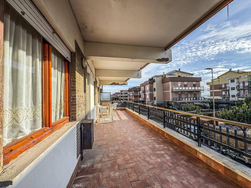 Appartamento a Pomezia in Via Svezia - Foto 3