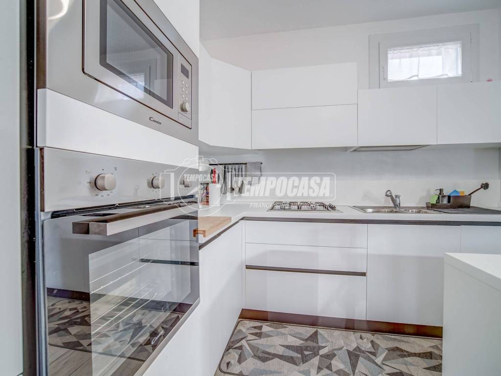 Appartamento a Buguggiate in Via Giuseppe Mazzini 4 - Foto 3