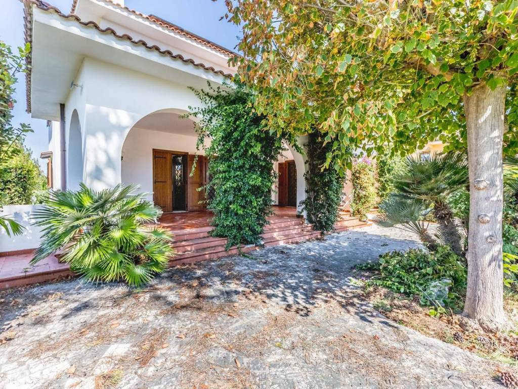 Villa a Pomezia in Via Lago Maggiore - Foto 2