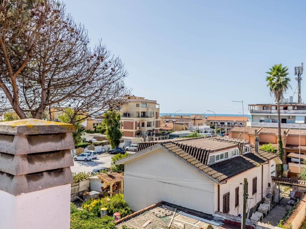 Villa a Pomezia in Via Lago Maggiore - Foto 3