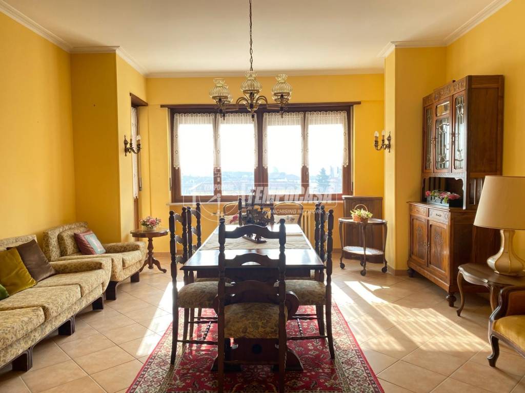 Appartamento a Carmagnola in Viale Giuseppe Garibaldi 13 - Foto 2