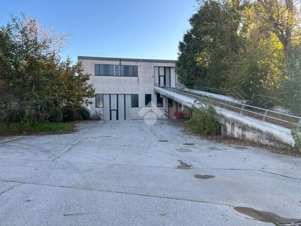 Immobile a Cellatica in Via Industriale - Foto 2