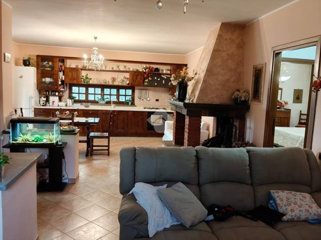 Casa indipendente a Lariano in via di cori, 7 - Foto 3