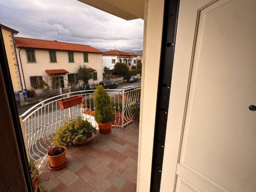 Appartamento a Monsummano terme in Via Empolese, 82 - Foto 2