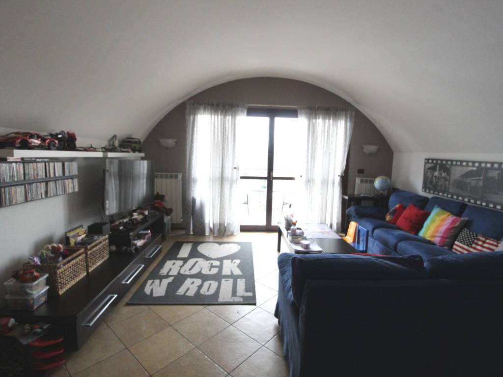 Appartamento a Gorla minore in Via Roma, 11 - Foto 2