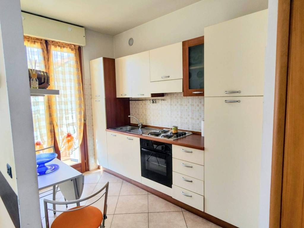 Appartamento a Bareggio in Via 1 Maggio, 27 - Foto 4