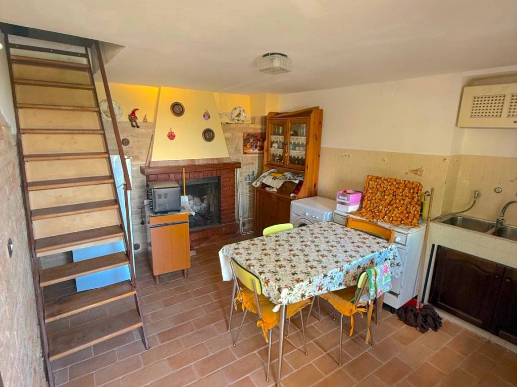 Casa indipendente a Sarnano in Contrada Piobbico, 541 - Foto 4