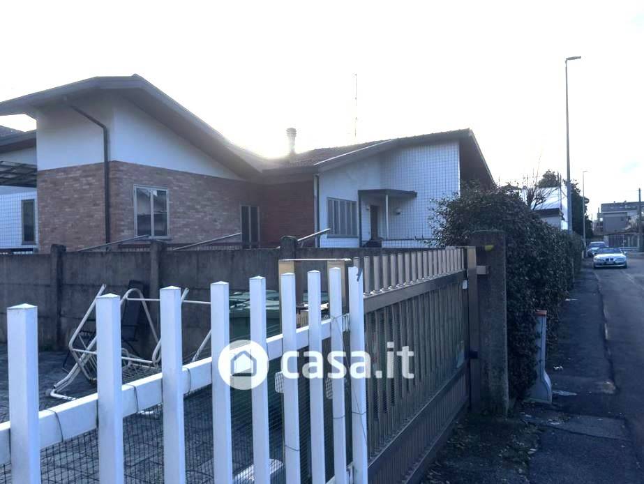 Villa a Paderno dugnano in Via Niccolò Tommaseo, 8 - Foto 4