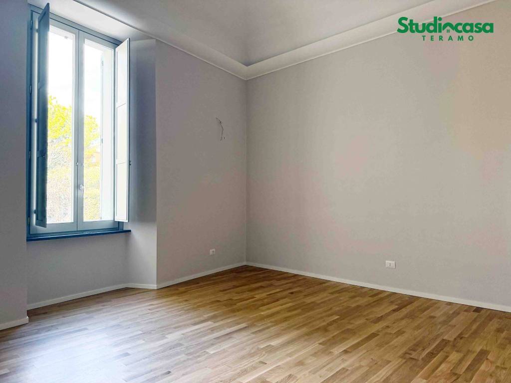 Appartamento a Teramo in Viale Giuseppe Mazzini - Foto 5