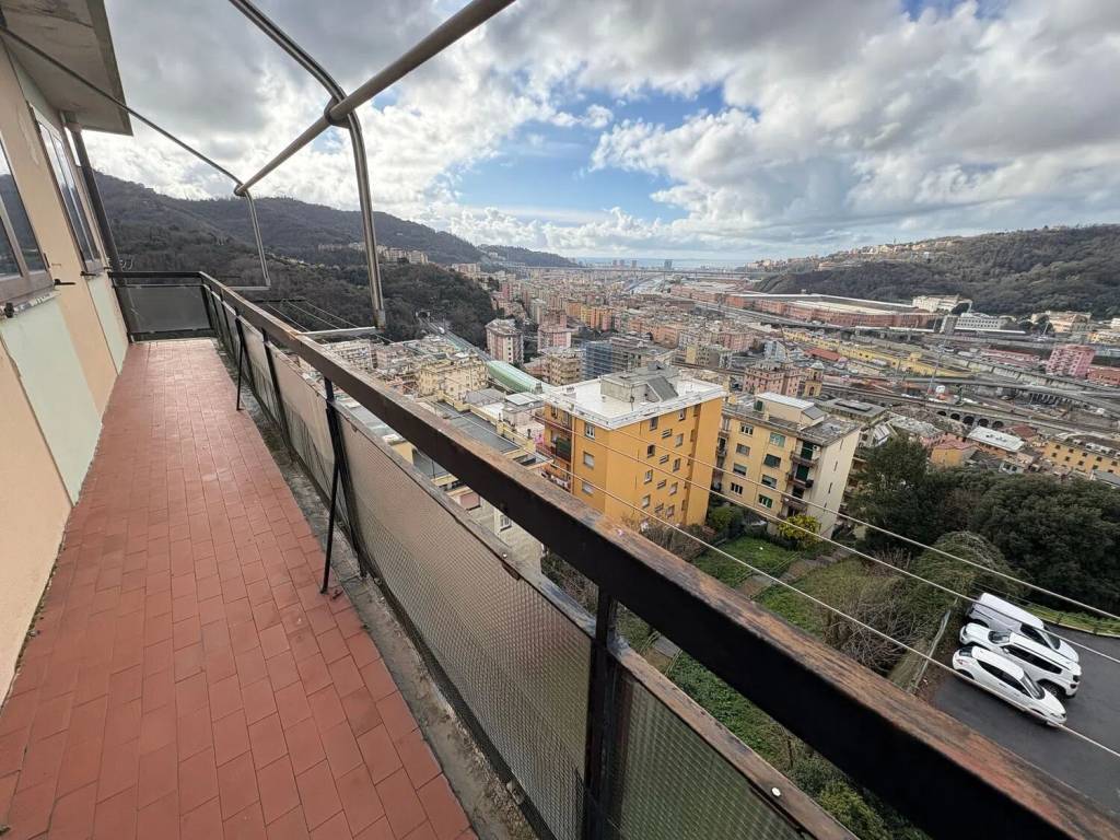 Appartamento a Genova in Via Pierino Negrotto Cambiaso, 60 - Foto 2