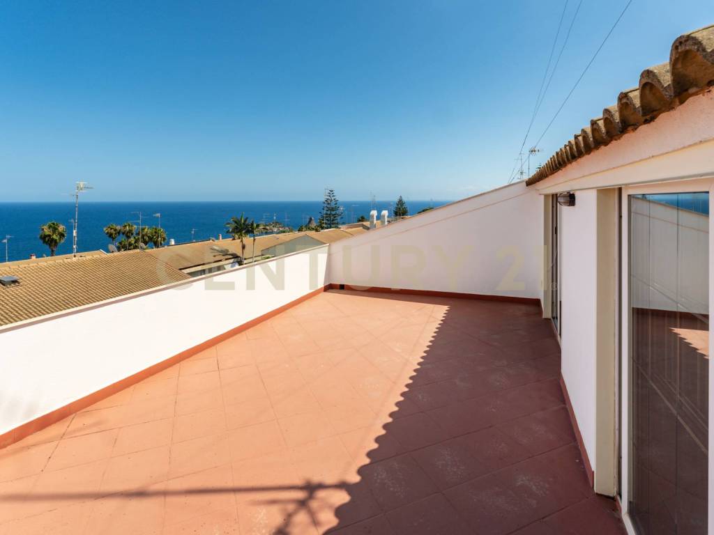 Villa a Aci catena in Via Vampolieri - Foto 2