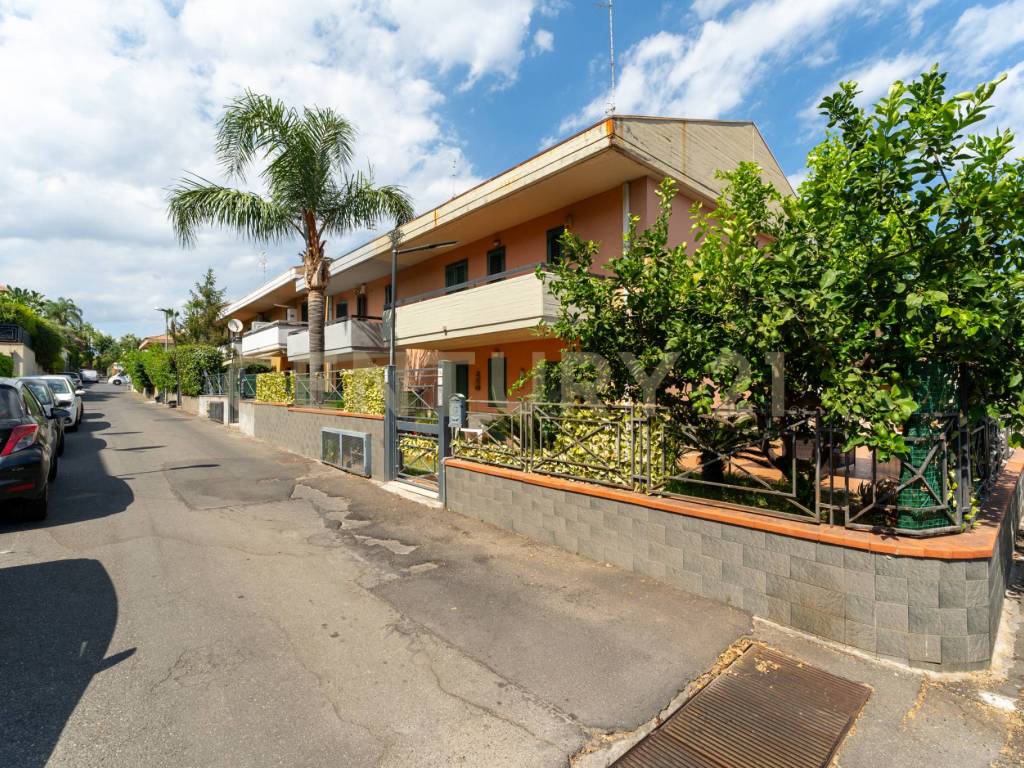 Villa a Aci catena in Via Vampolieri - Foto 3