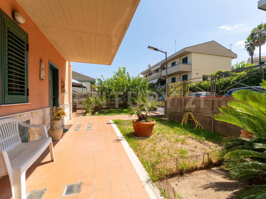 Villa a Aci catena in Via Vampolieri - Foto 5