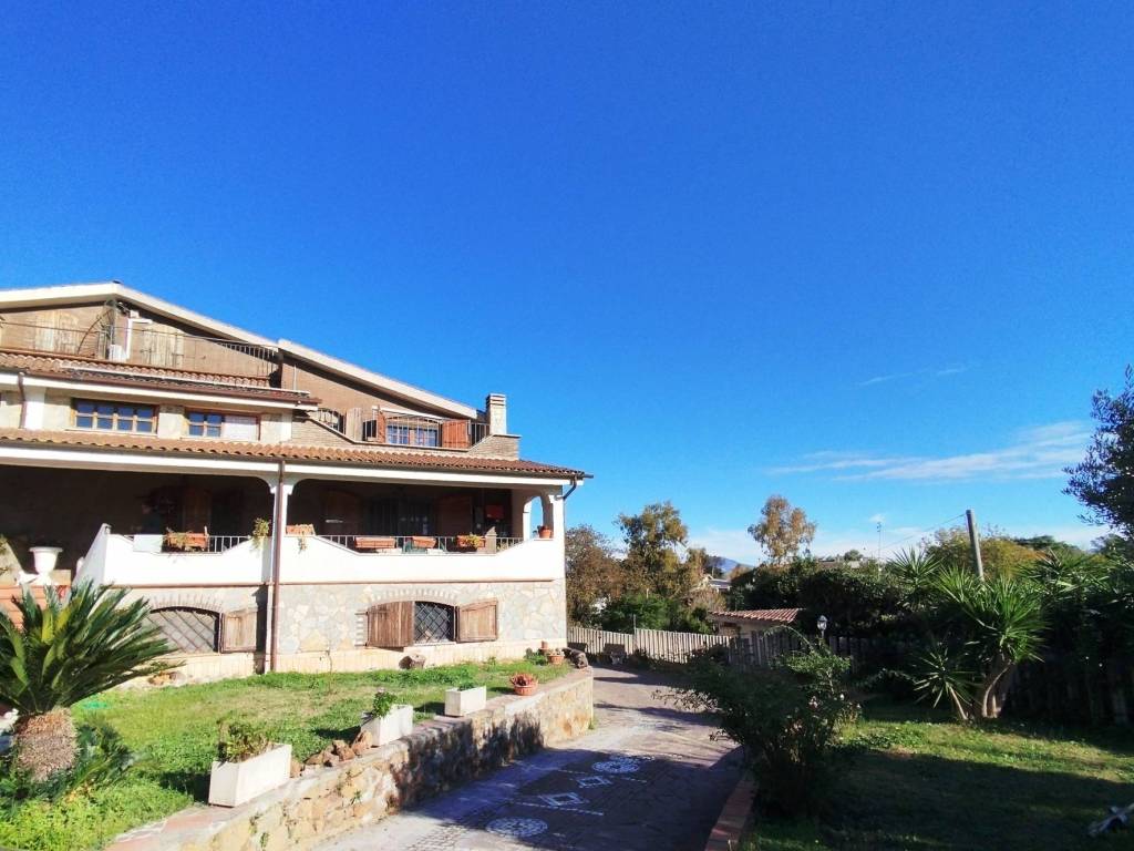 Villa a Aprilia in Via Agri, 23 - Foto 2