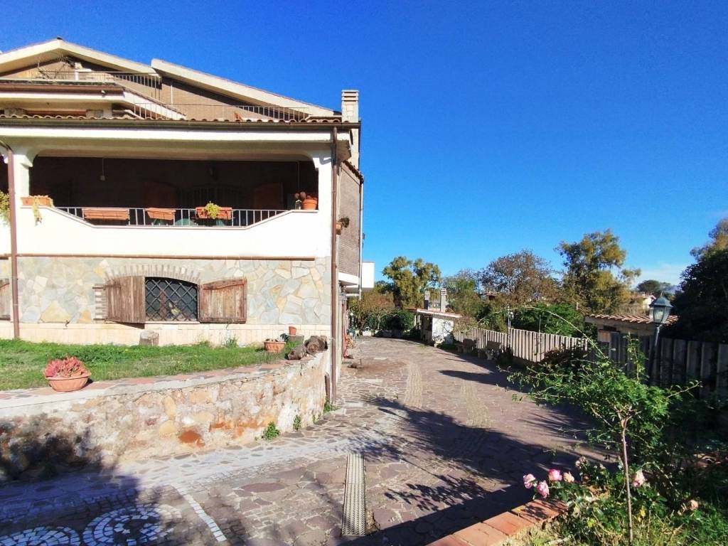 Villa a Aprilia in Via Agri, 23 - Foto 5