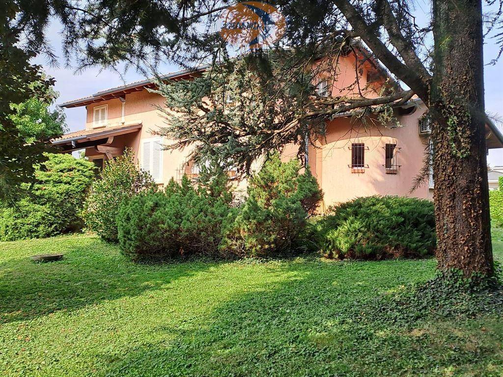 Villa a Casatenovo in Via Roma, 104 - Foto 2