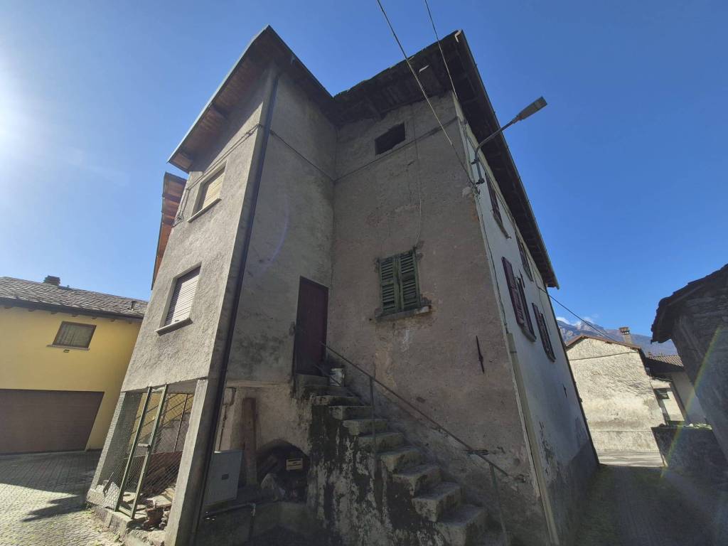 Villa a Novate mezzola in Vicolo Spluga, 43 - Foto 3
