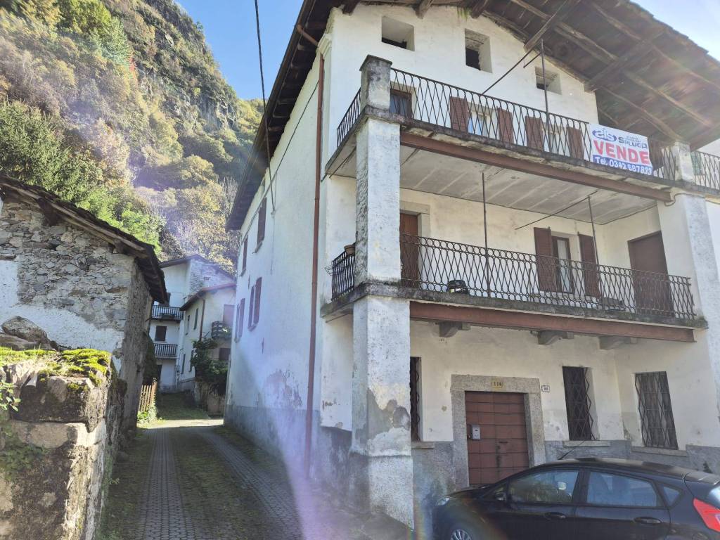 Villa a Novate mezzola in Vicolo Spluga, 43 - Foto 4