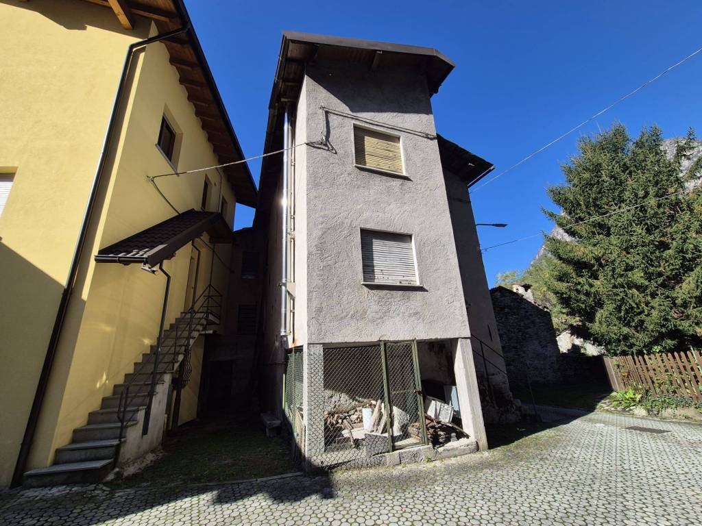 Villa a Novate mezzola in Vicolo Spluga, 43 - Foto 5