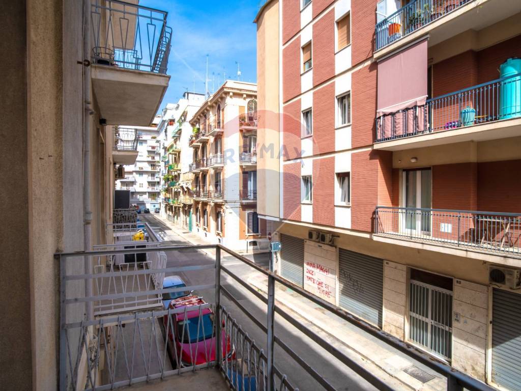 Appartamento a Bari in Via Generale Emanuele De Deo, 76 - Foto 2