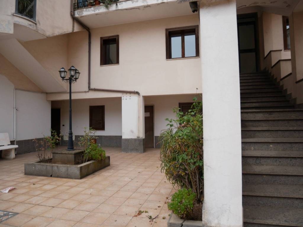 Palazzo / stabile a Vibo valentia in Corso Umberto I, 27 - Foto 3