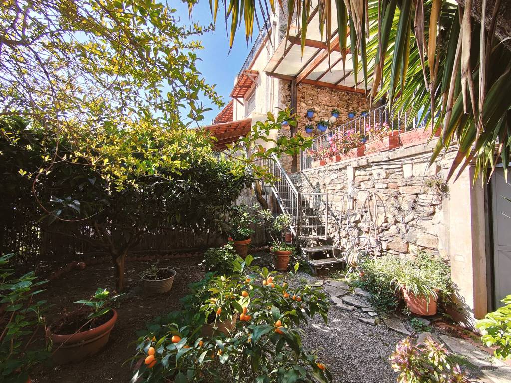 Casa indipendente a Albenga in Via alla Costa - Foto 2