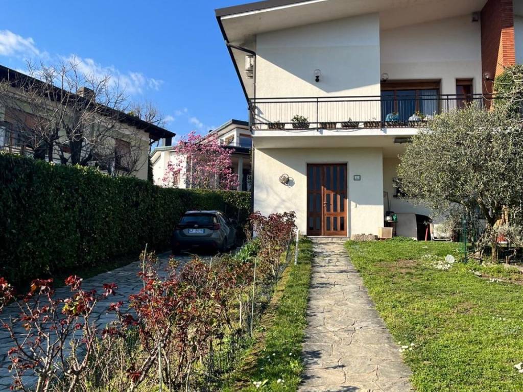 Villa a Inverigo in Via Mandresca - Foto 2