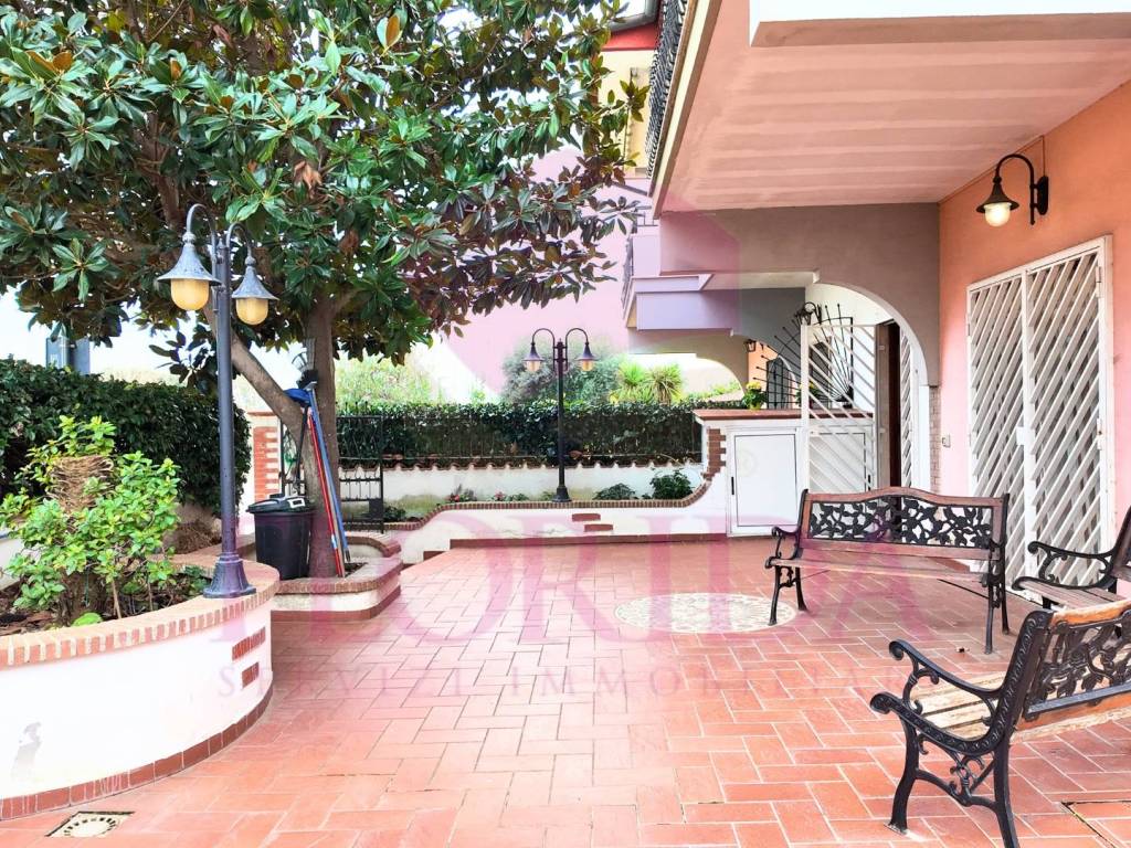 Villa a Pomezia in Via Andrea Mantegna - Foto 3