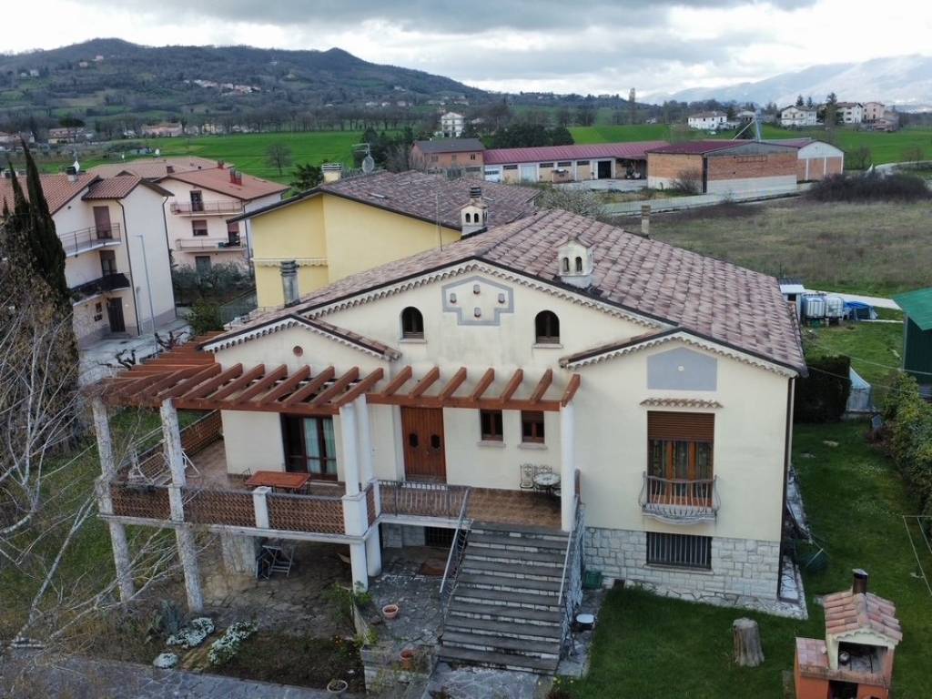 Villa a Gualdo tadino in Via Bruno Ciari - Foto 5