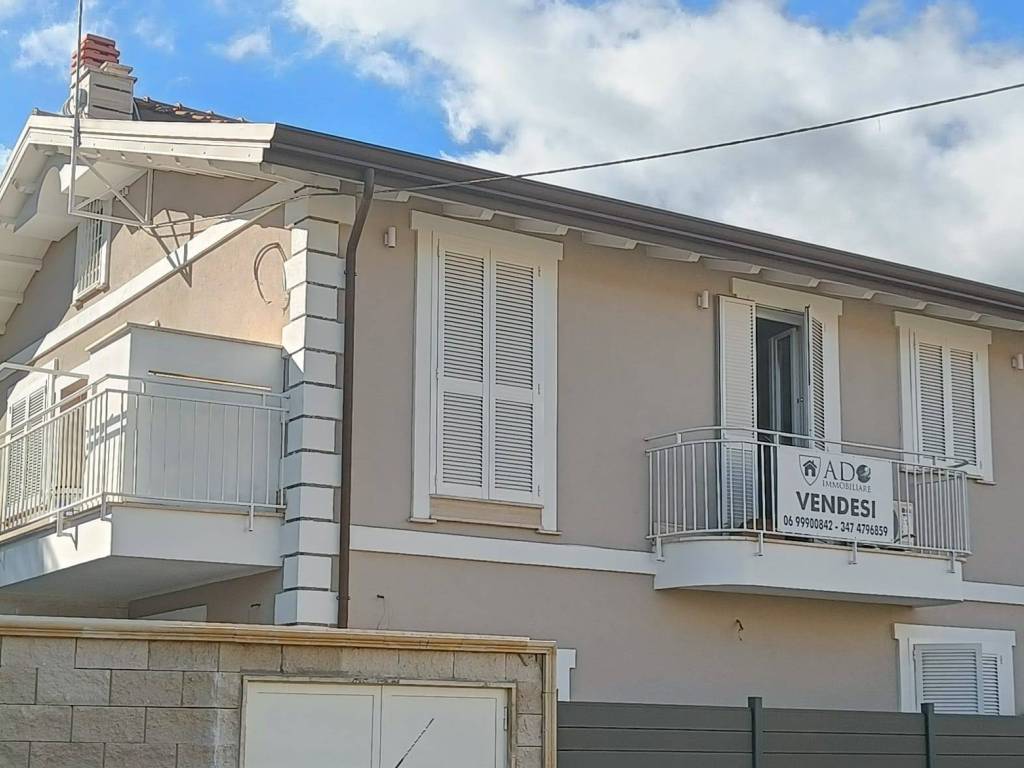 Appartamento a Anguillara sabazia in Via Anguillarese, 20 - Foto 2