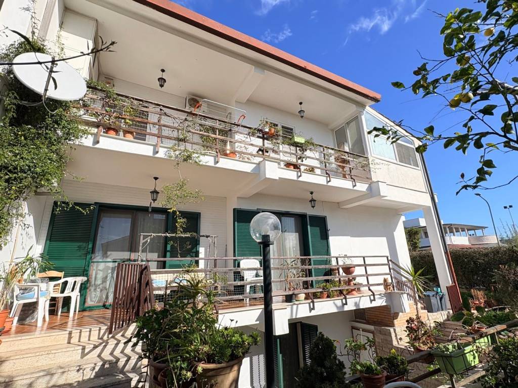 Villa a Bari in VIA GENTILE, 108 - Foto 2