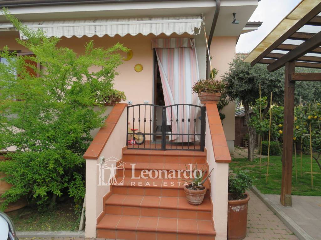 Villa a Massarosa in Via Vittorio Veneto - Foto 2