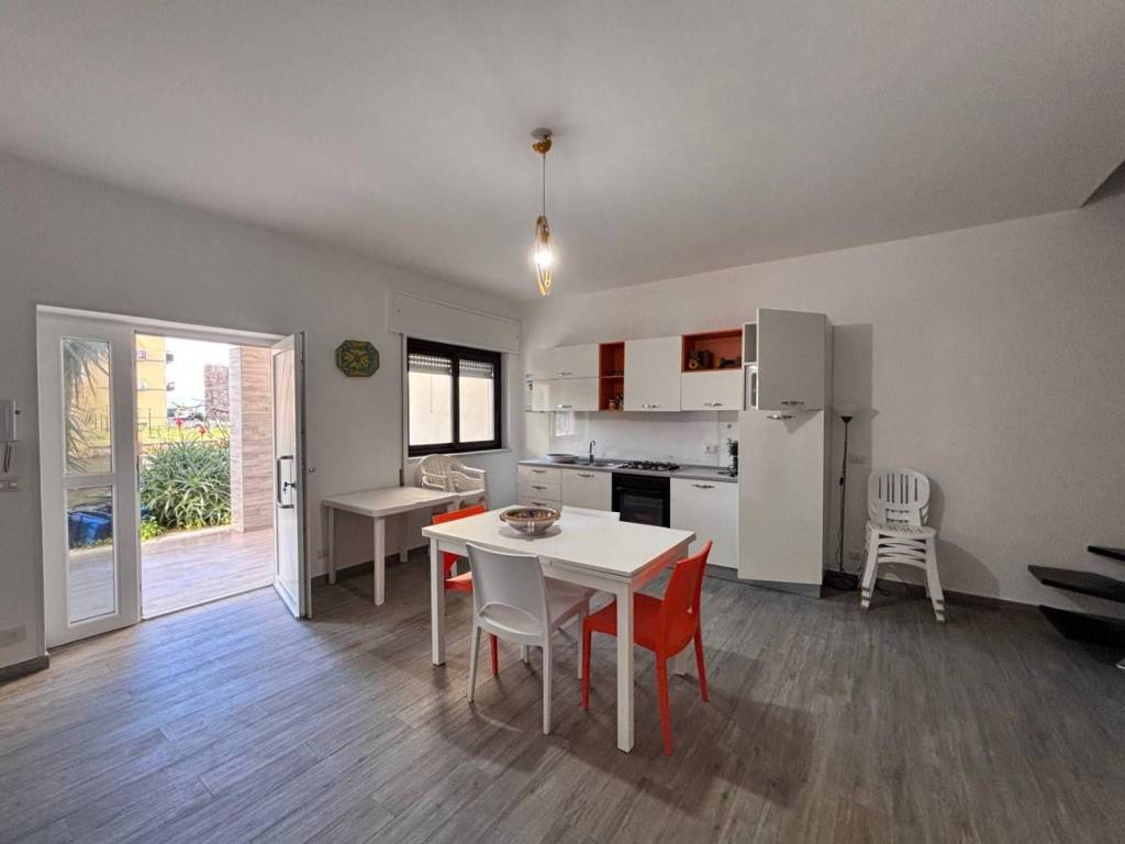 Appartamento a Reitano in Via Lungomare Colonna - Foto 2