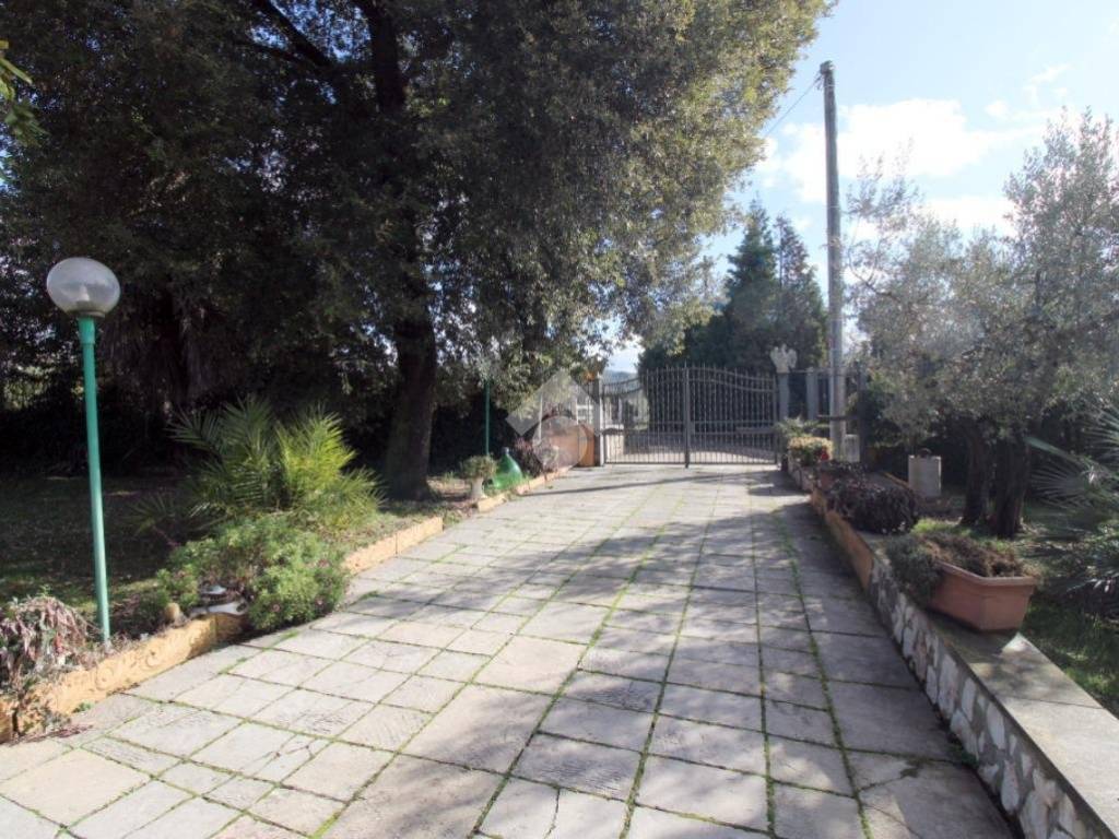Villa a Montopoli di sabina in VIA TERNANA, 29 - Foto 3