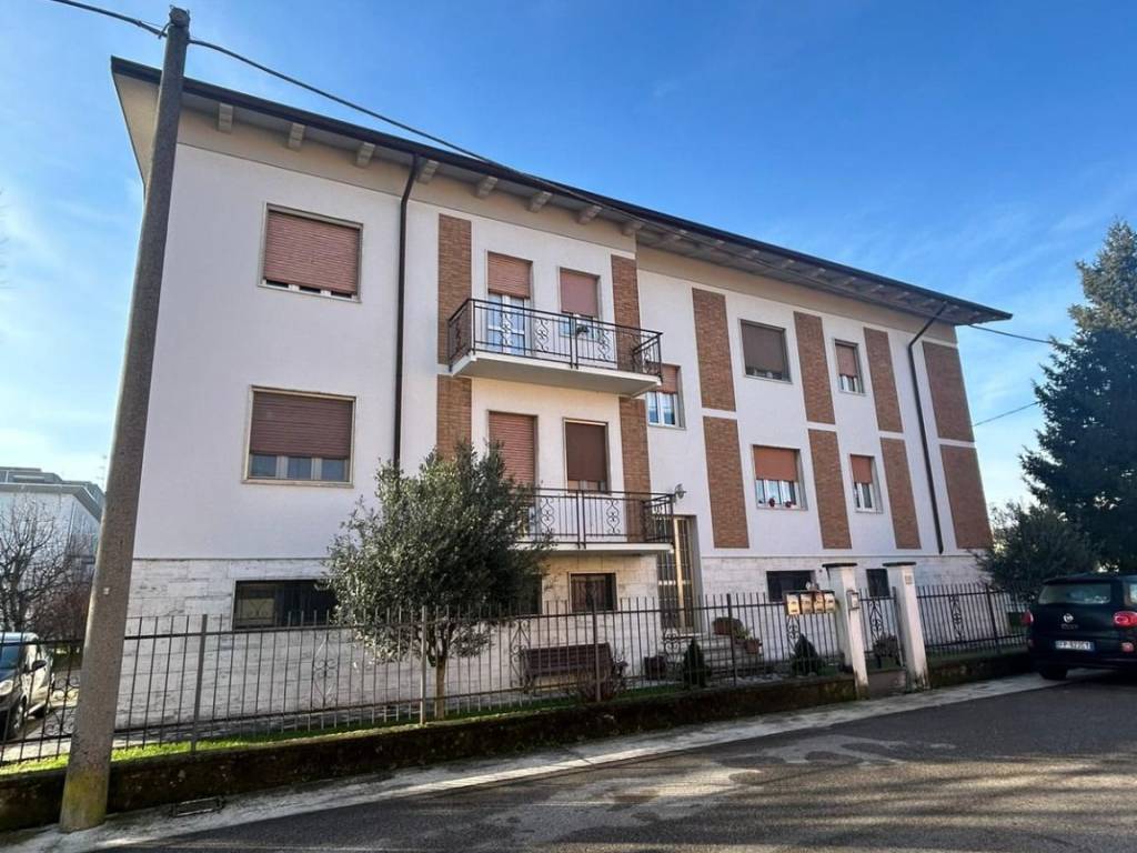 Casa indipendente a Porto mantovano in Via Saverio Bettinelli, 17 - Foto 2