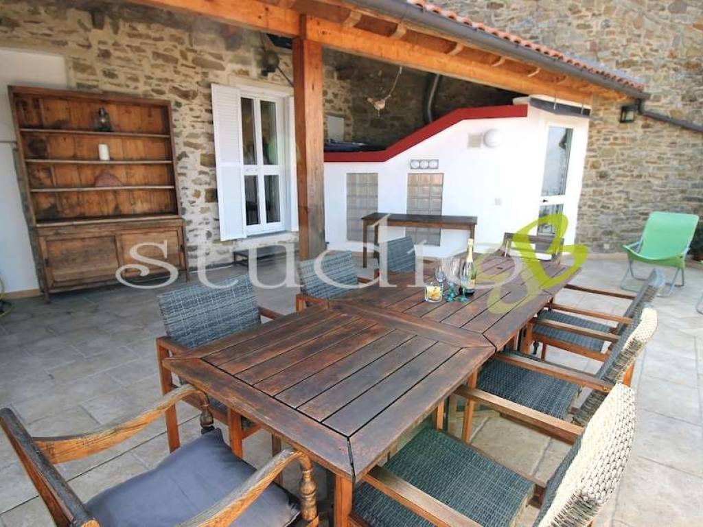 Casa indipendente a Perinaldo in Piazza Castello, 13 - Foto 2