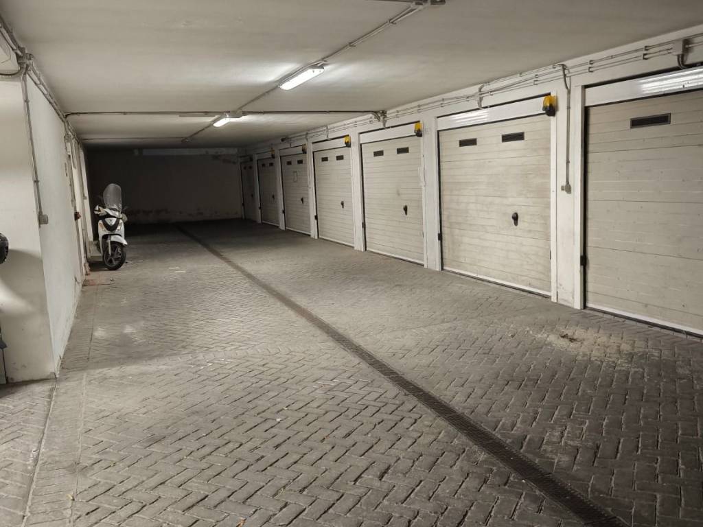 Box / garage a Civitavecchia in Viale della Vittoria, 16 - Foto 2