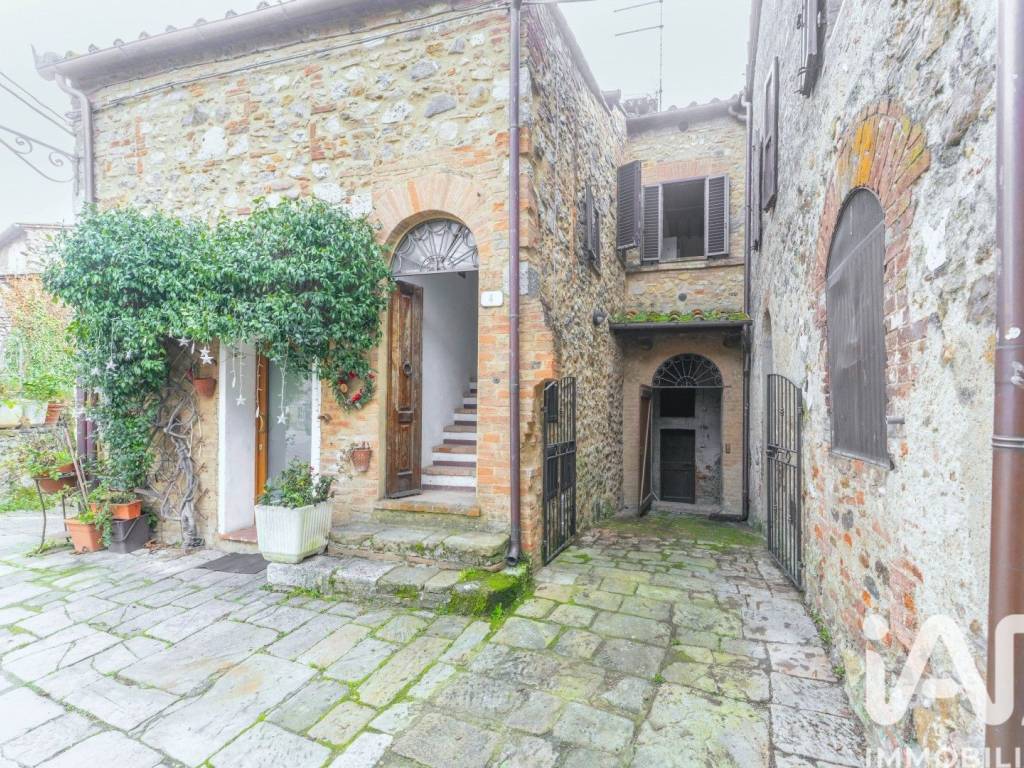 Appartamento a Monticiano in Piazza Poggiarello - Foto 3