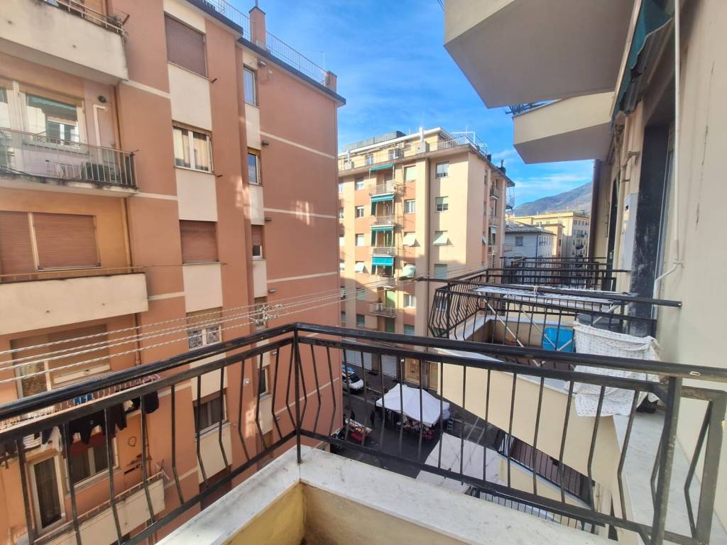 Appartamento a Genova in Via Filippo Bettini, 8 - Foto 4
