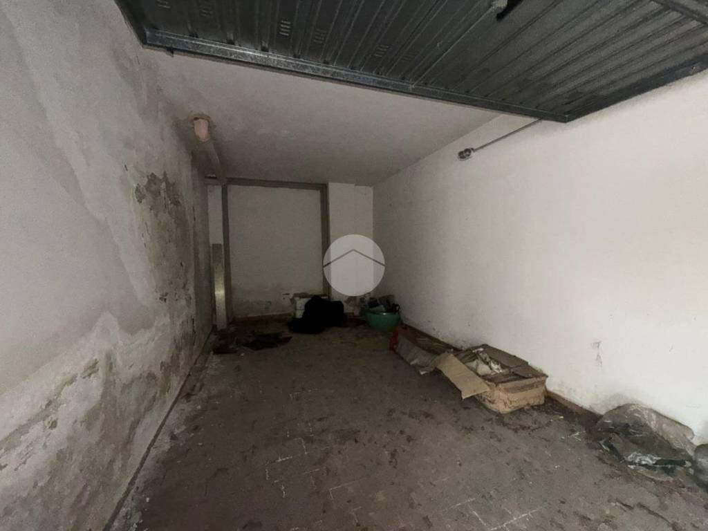 Box / garage a Afragola in Viale Giovanni Amendola, 66 - Foto 5