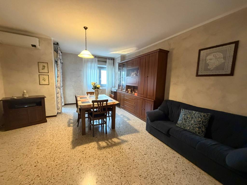 Appartamento a Pinerolo in Via Bertairone, 47 - Foto 2