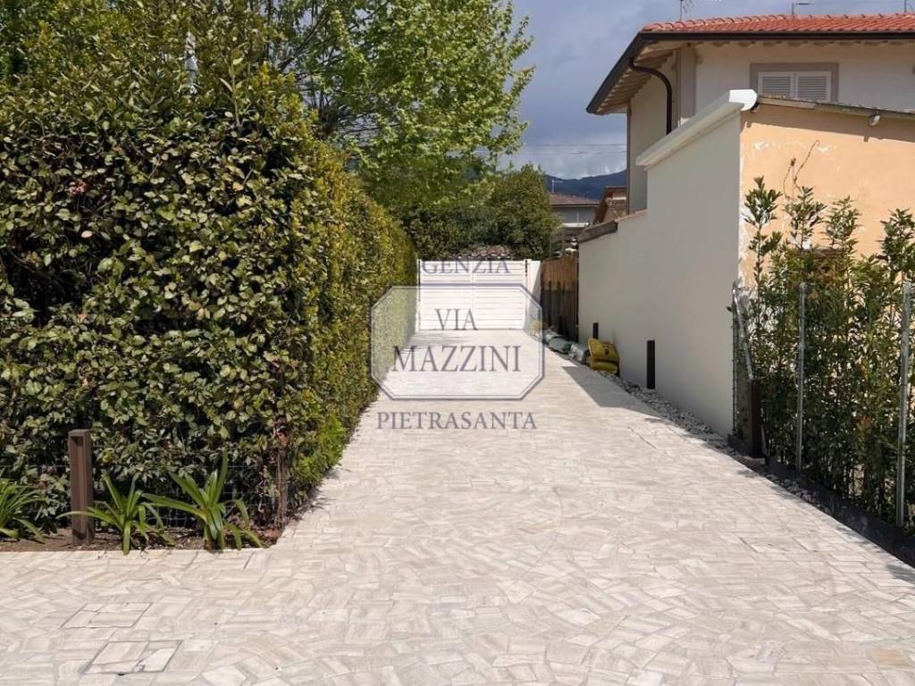 Villa a Pietrasanta in Via Cristoforo colombo, - Foto 2