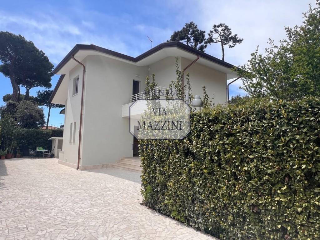 Villa a Pietrasanta in Via Cristoforo colombo, - Foto 3